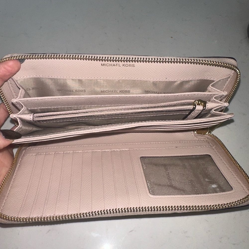 Michael Kors Wallet - Picture 2 of 3